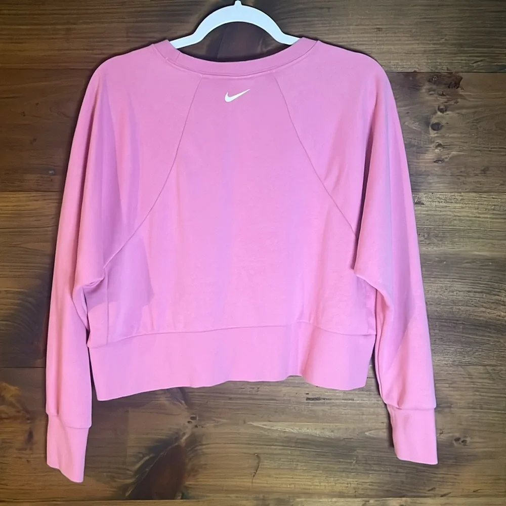 NWOT Nike Dri-Fit Women’s Graphic Center Logo Training Crewneck Pink Sweatshirt - Picture 6 of 10